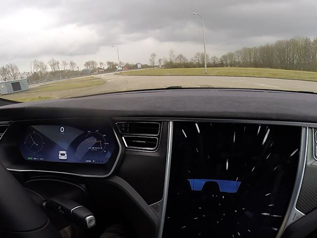 Tesla с режимом Ludicrous Mode и немецкий автобан – идеальное сочетание